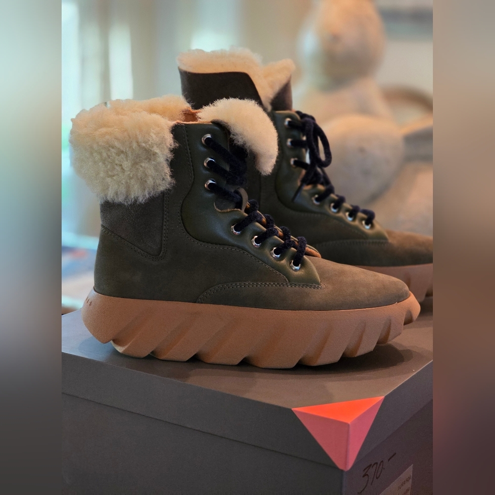 Cozy Shearling-Lined Winter Boots
